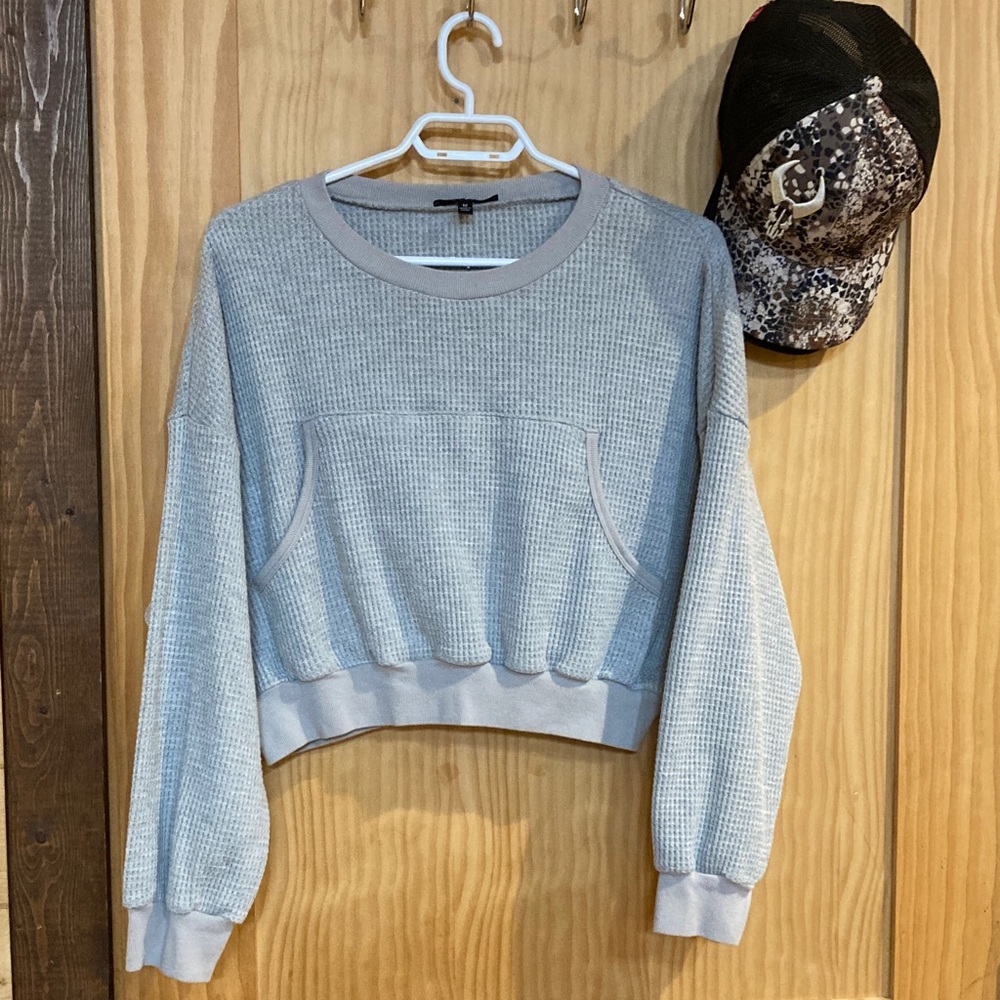 (Blue Blush) Gray Waffle Weave Cropped Sweater